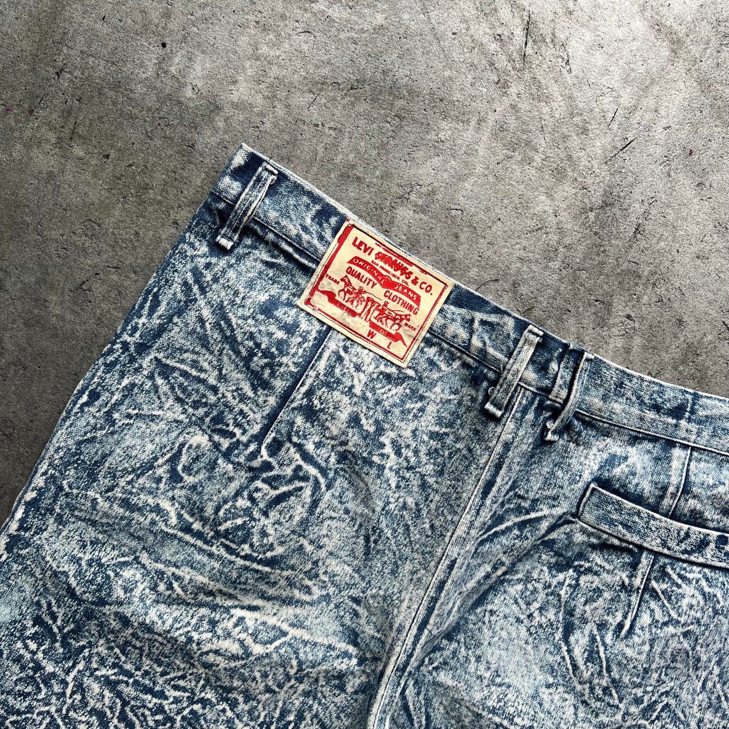 Levis Jeans Bleached Effect